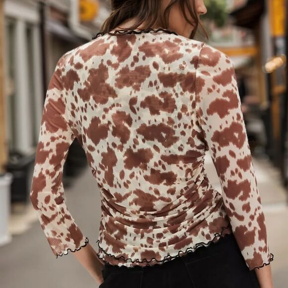 New!⭐️ Oh Chic Brown Cow Patterned Women's Top Sz Large - Picture 5 of 13